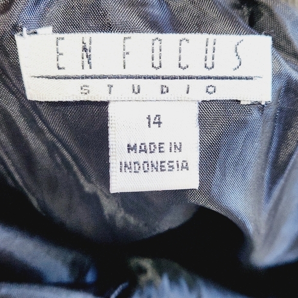 Enfocus blk & wht florals satin sleeveless fit & flare ruched chest size: 14 - Picture 12 of 12